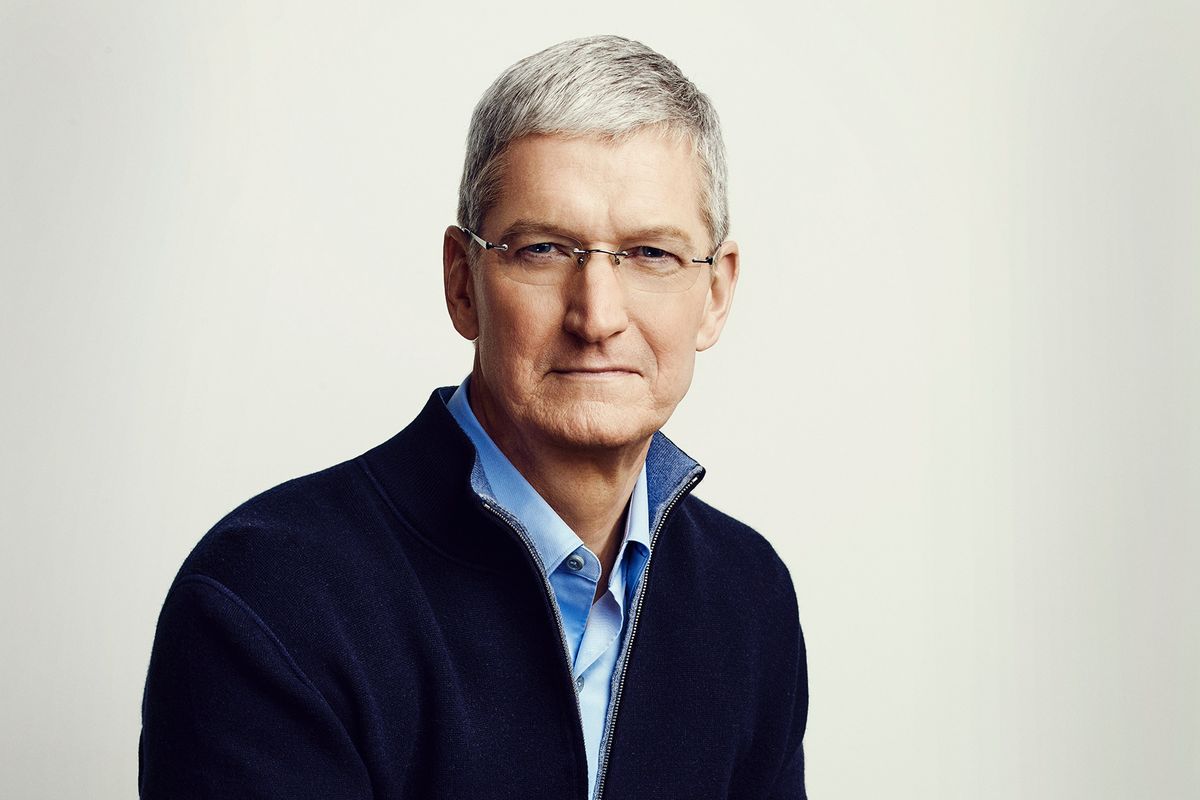 苹果执行董事长的角色让蒂姆·库克 (Tim Cook) 密切关注战略 苹果执行董事长蒂姆·库克将继续与苹果董事会、长期战略、公共事务和领导层过渡保持密切联系，而约翰·特努斯则接管首席执行官的日常运营。