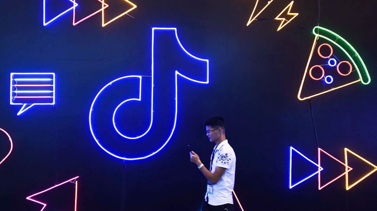 购买 TikTok 粉丝：2026 年 7 个评分最高的网站 通过信誉良好的提供商购买 TikTok 粉丝可以提高社交认同和早期参与度。比较 2026 年定价、交付和关注者质量方面评价最高的服务。