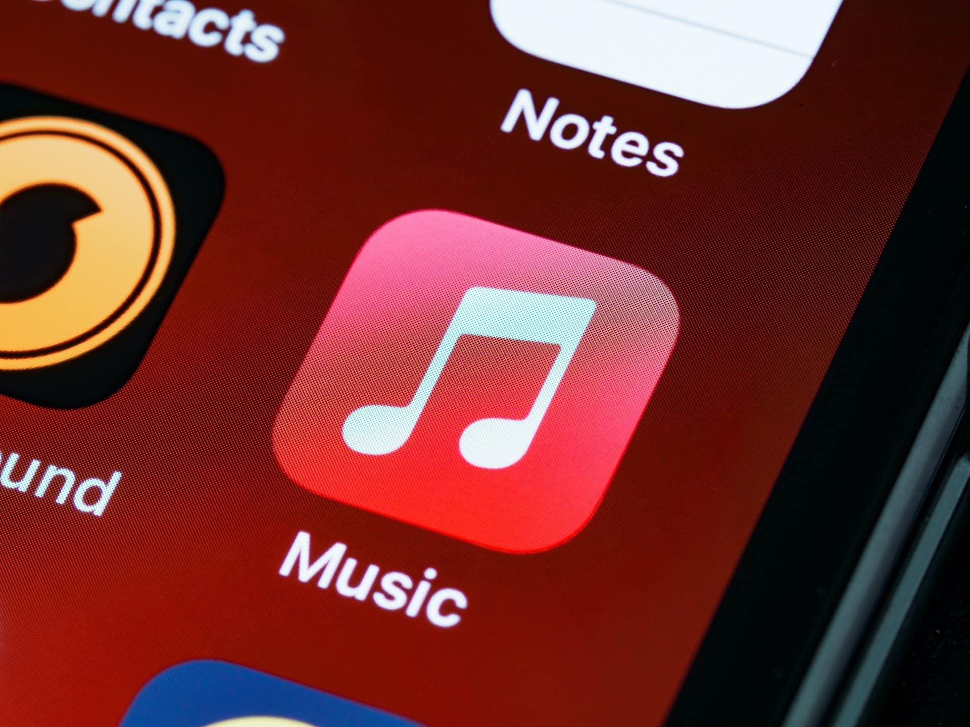 Apple Music 通过本机集成加入 ChatGPT Apple Music 很快将直接与 ChatGPT 集成,让用户通过 AI 聊天机器人界面使用自然语言提示创建播放列表并获取音乐推荐。