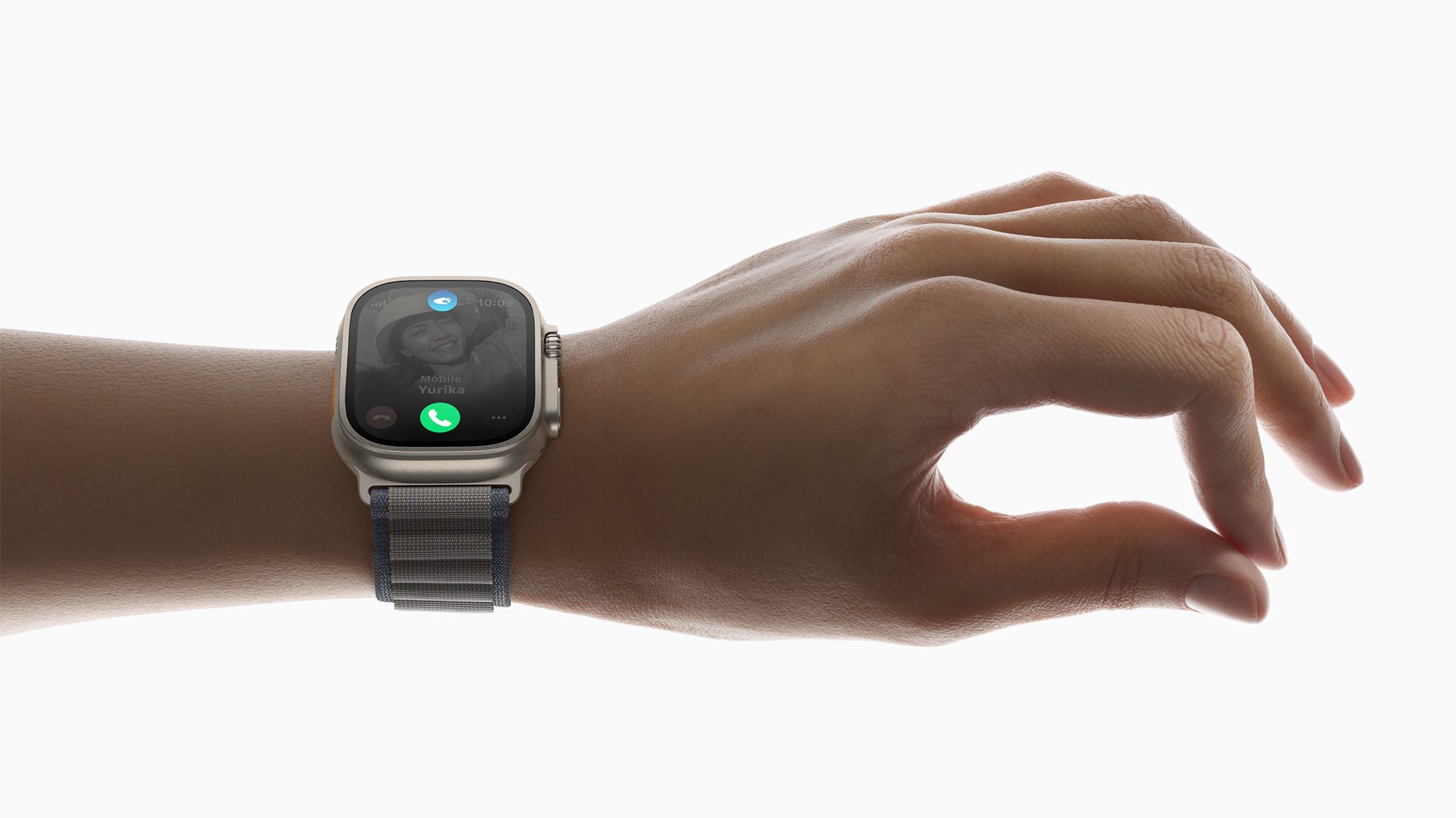 watchOS 26 手腕轻弹让 Apple Watch 更快 watchOS 26 手腕轻拂手势控制让 Apple Watch 用户可以消除警报、使定时器静音，并且无需点击屏幕即可浏览时刻。