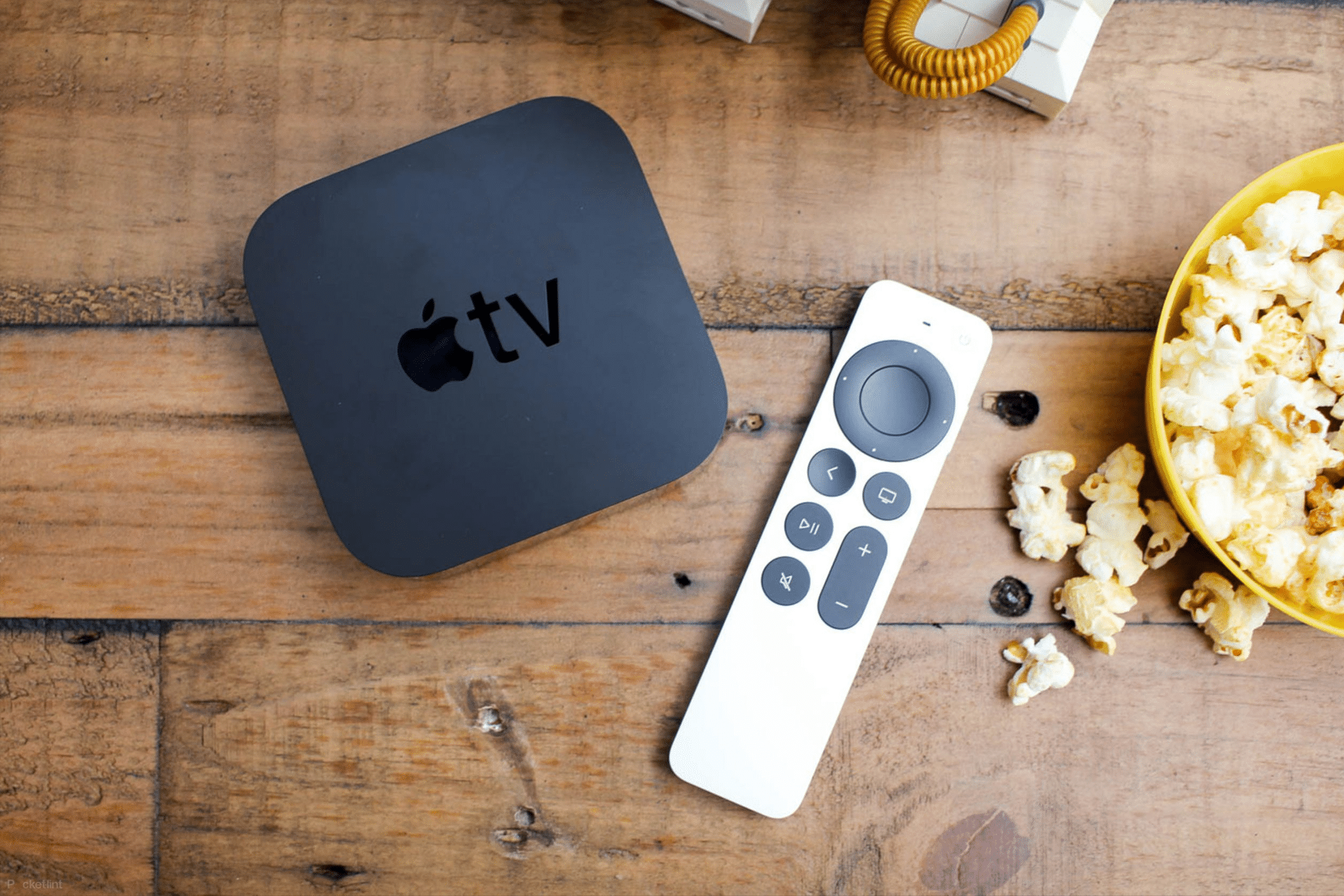 据报道，苹果电视剧因清关问题而在首映前被撤下 据报道，Apple TV 突然决定在预定首映之前撤下一部电视剧，这与未解决的版权问题以及制作周期后期出现的内容审批复杂问题有关。
