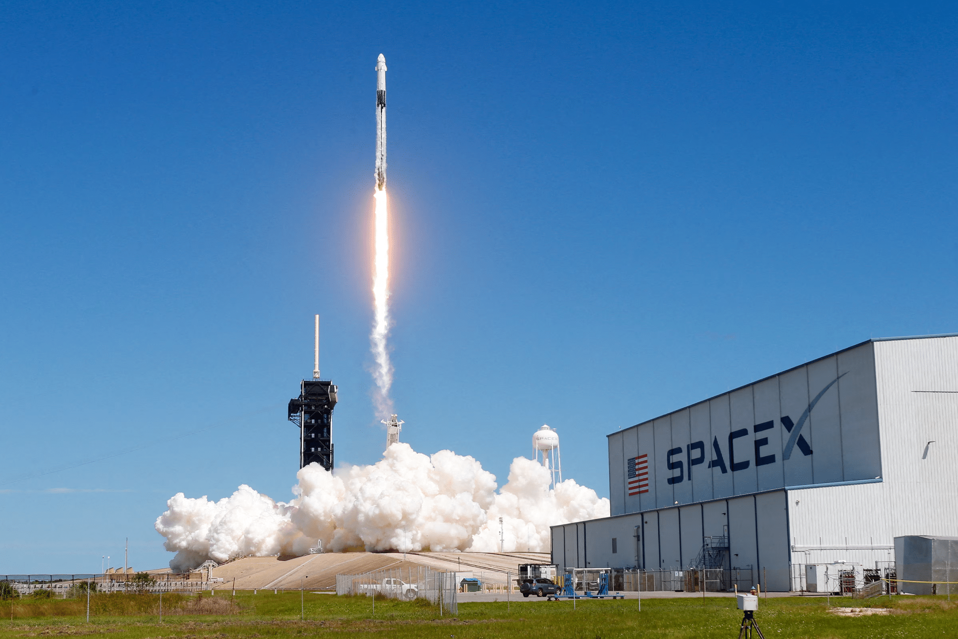 SpaceX 和苹果：轨道看门人（第一部分） 随着连接、设备和人工智能越来越接近轨道，SpaceX 和苹果可能成为 Ternus 时代的决定性战略问题之一。