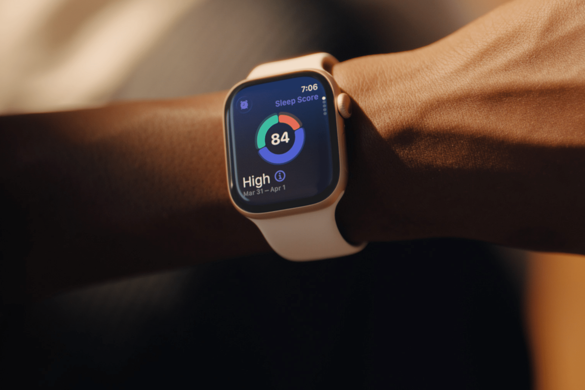 watchOS Focus Sync 让 Apple Watch 和 iPhone 保持完美对齐 watchOS Focus Sync 可让 Apple Watch 和 iPhone 自动镜像 Focus 模式,只需最少的设置即可在设备之间保持通知一致。